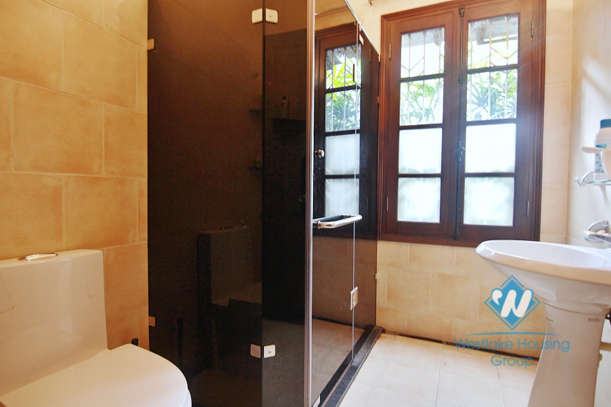 Cosy house with large yard and garden for lease in Xuan Dieu street, Tay Ho, Hanoi